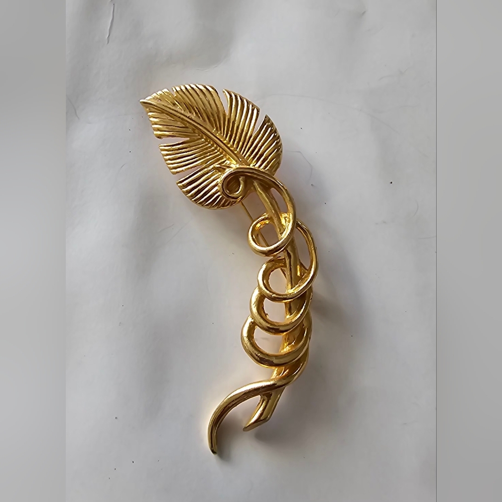 vintage Givenchy Modernist chunky leaf gold-tone brooch Unsigned
